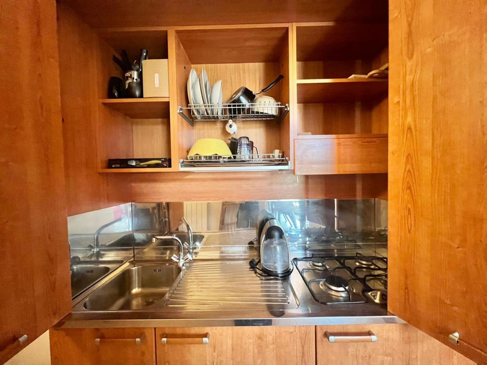 Moderno Con Design Caldo E Accogliente, Con Parcheggio Gratuito E Balcone Privato, Vicino A Fiere, Eventi E Concerti * Milan