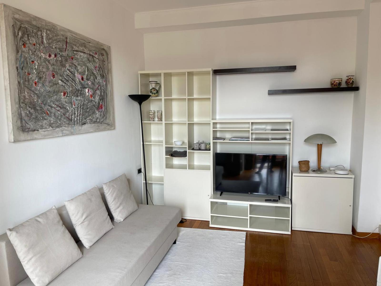 Bright Flat - Fashion & Design District Apartment *