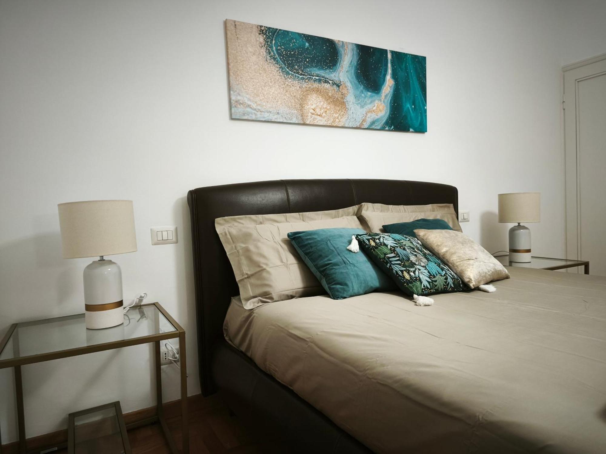 Elegant View Flat Adjacent Metro Apartment Milan