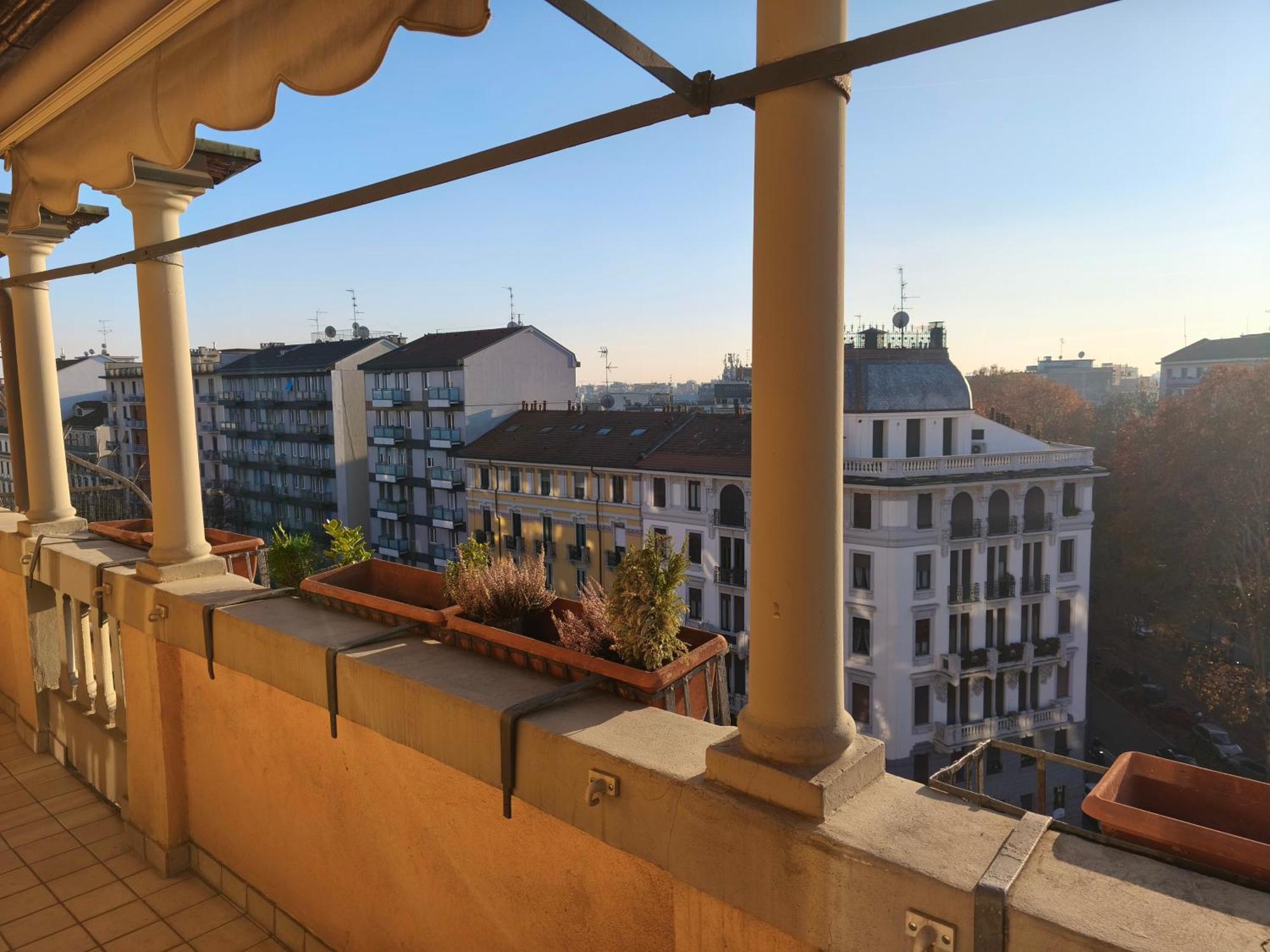 Apartment Elegant View Flat Adjacent Metro Milan