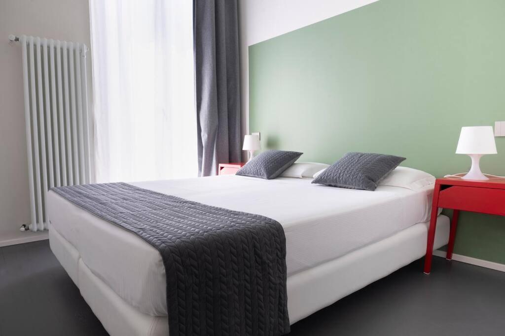 3-bedroom Design House San Babila-tricolore-m4 Apartment Milan