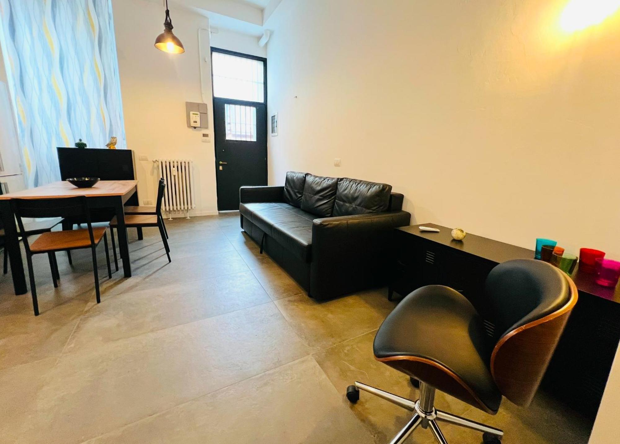 Flats And Modern In Navigli Milan