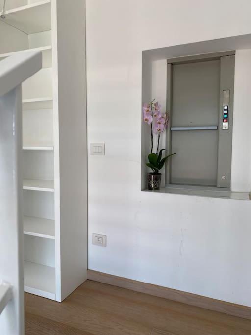 Penthouse Luce Near Metro-bus-tram Apartment