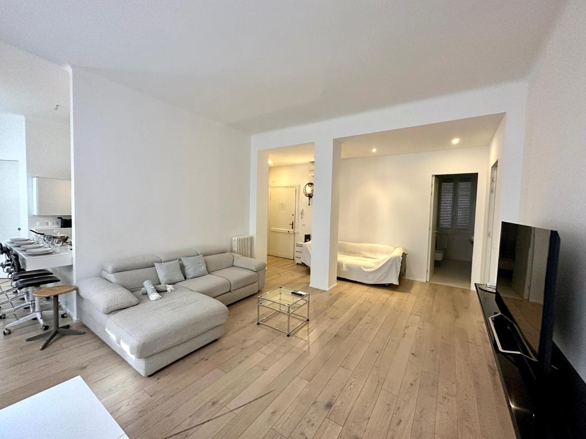 The White House In Apartment *