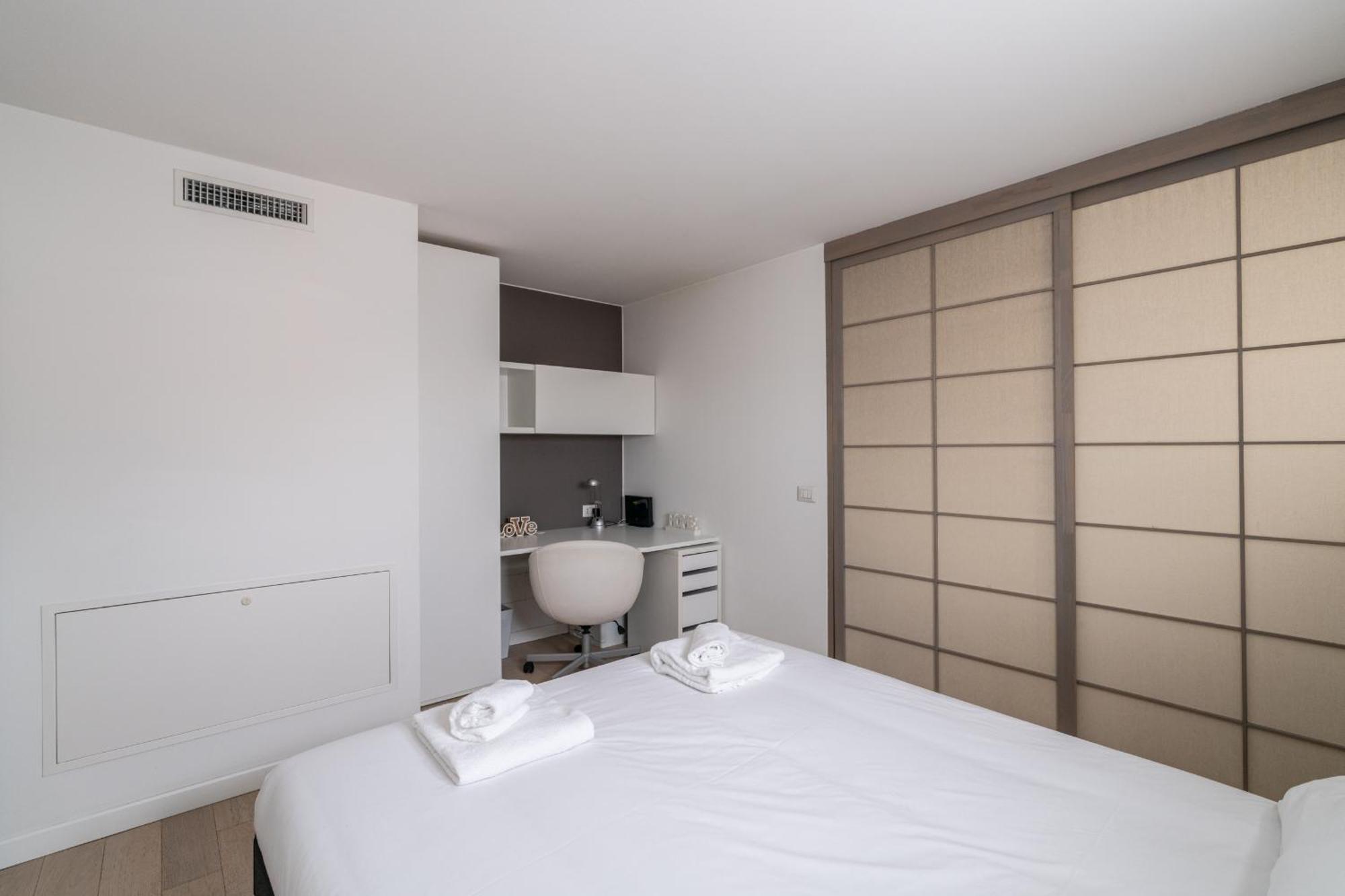 Parmenide Apartment