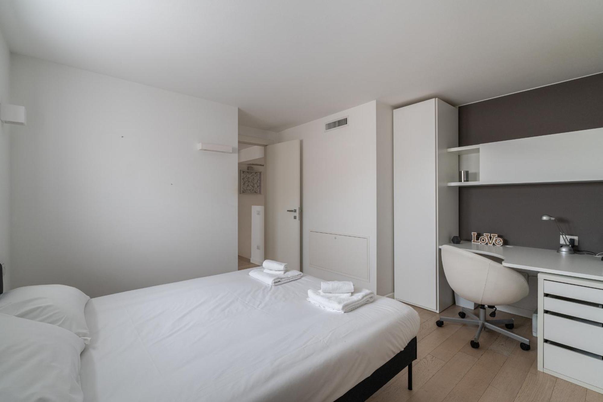 Parmenide Apartment