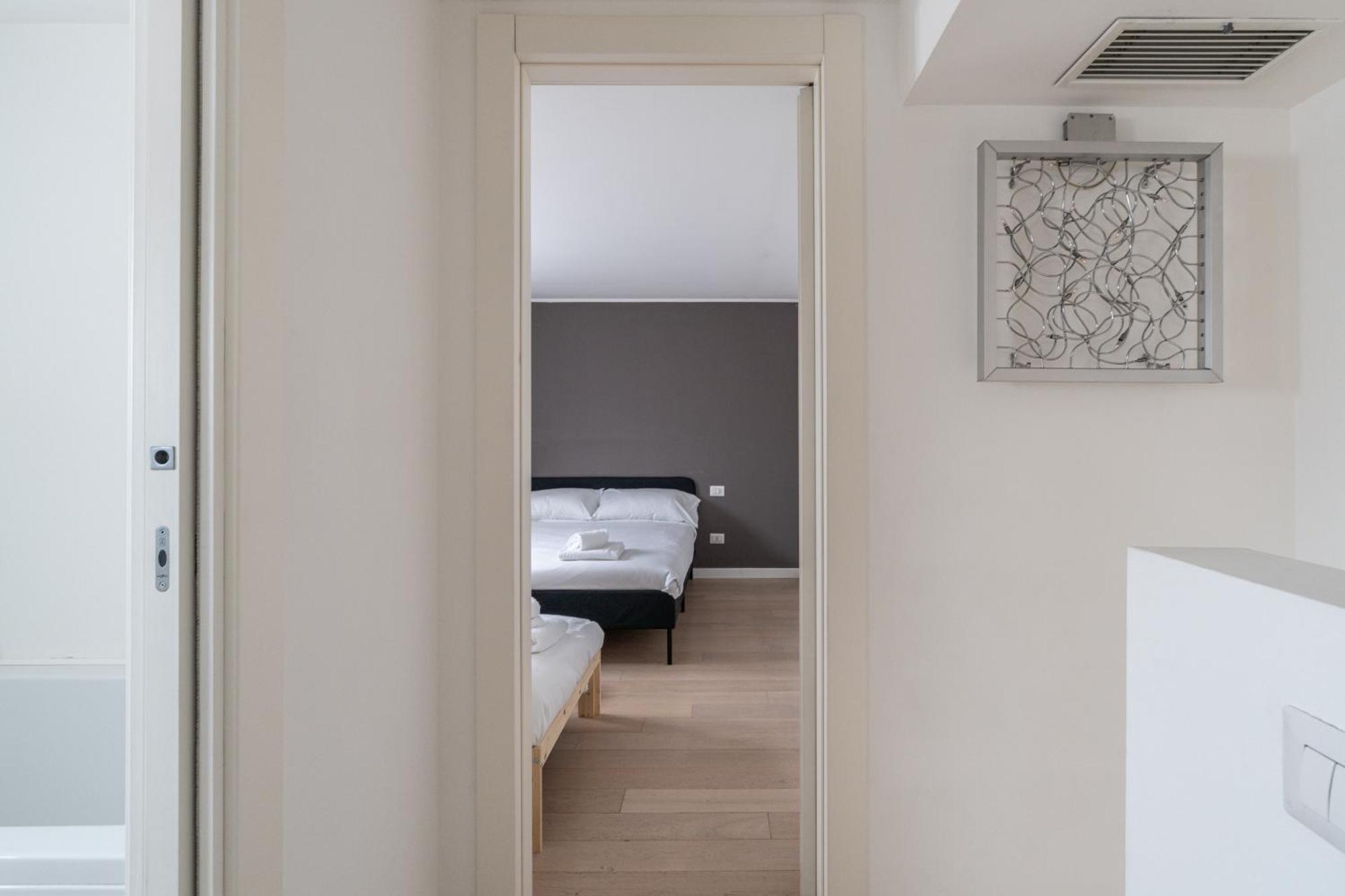 Parmenide Apartment