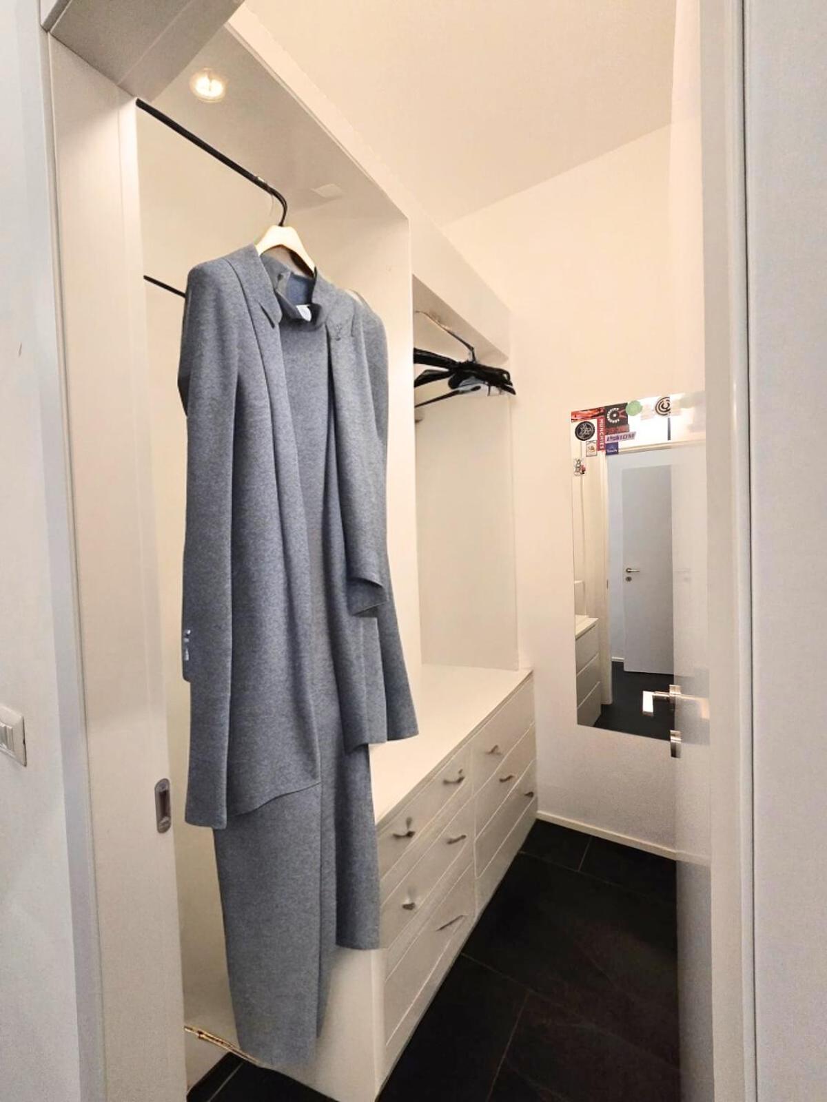 Apartment Hbhall Solari 28 Milan