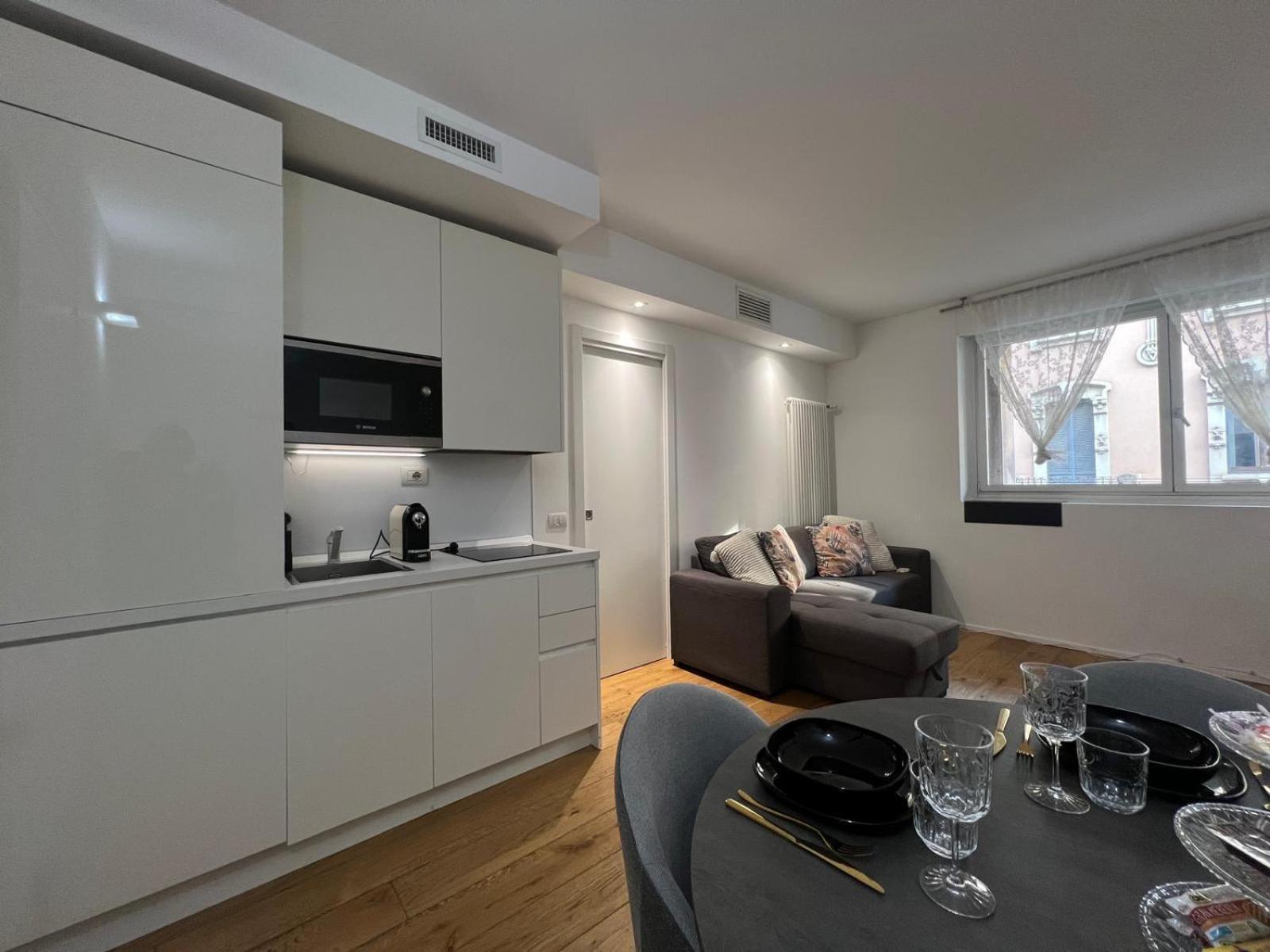 Apartment La Regina Delle Locazioni In Porta Romana 3 *