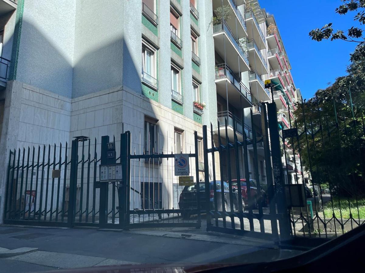 Apartment De Amicis Milan