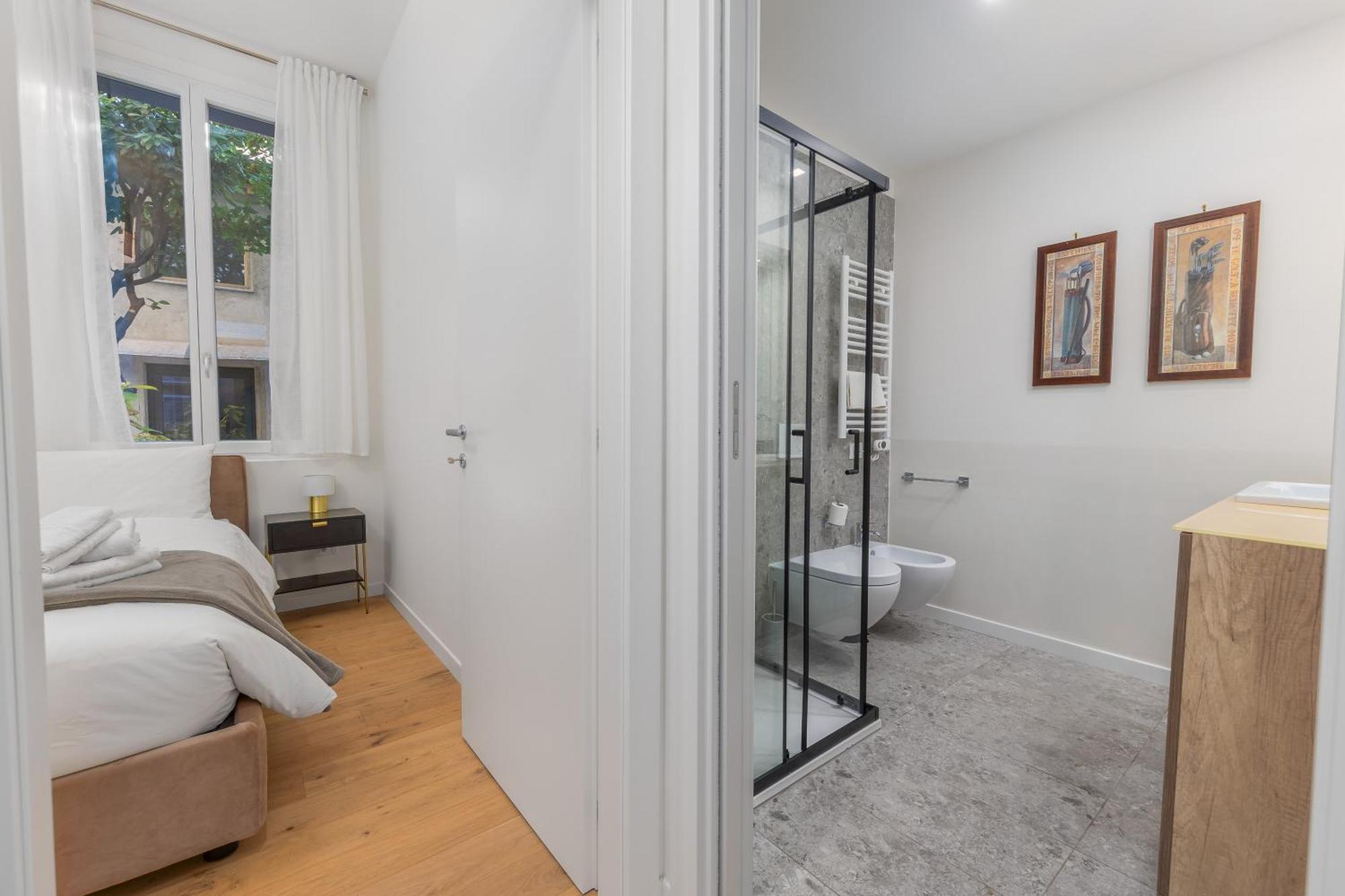 Solari Apartment, In Design Area, Near Tortona District, Apartment Milan