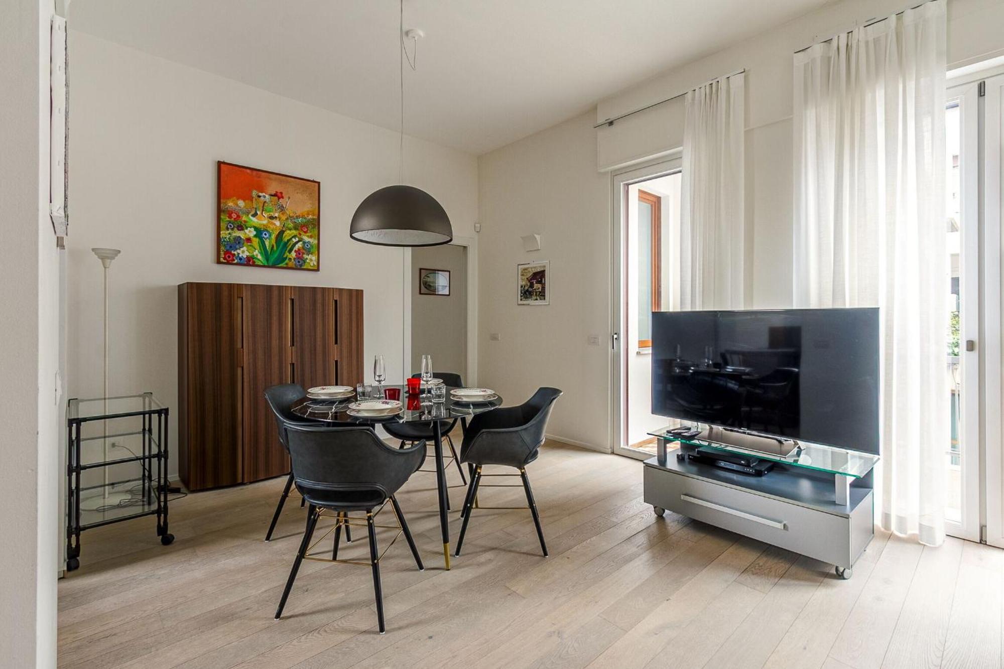Apartment Palazzo Visconti Di Modrone, Two Beautiful By Halldis Milan