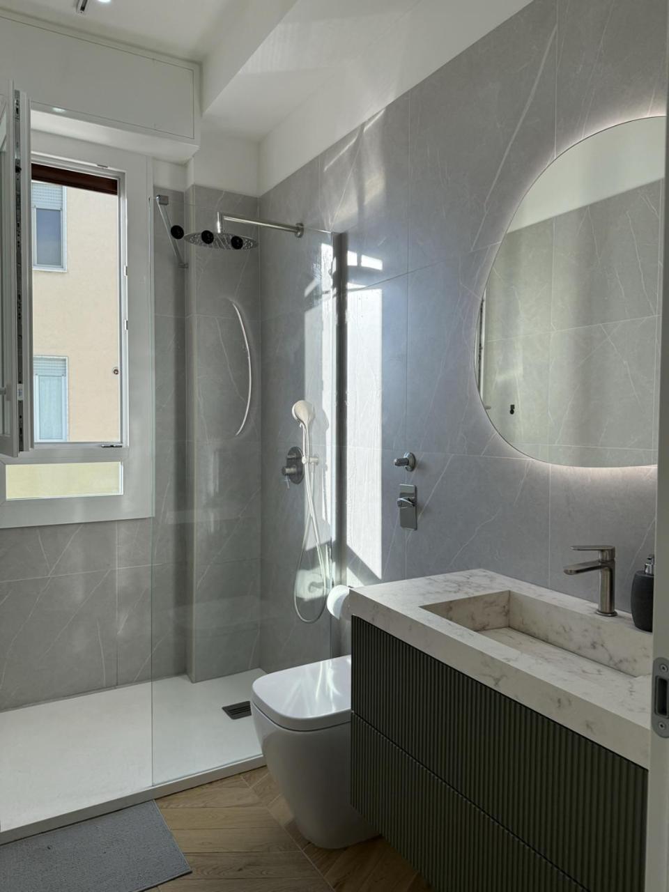 Apartment Bollicina - Balcony & Paid On-site Parking Milan