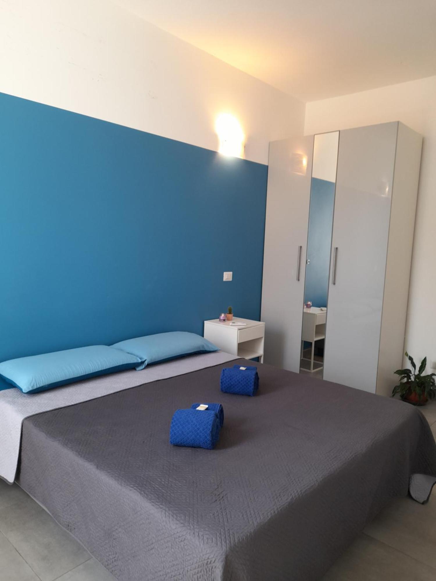 -l' Oasi Del Turista, 5- Station Private External Bathroom Guest house Milan