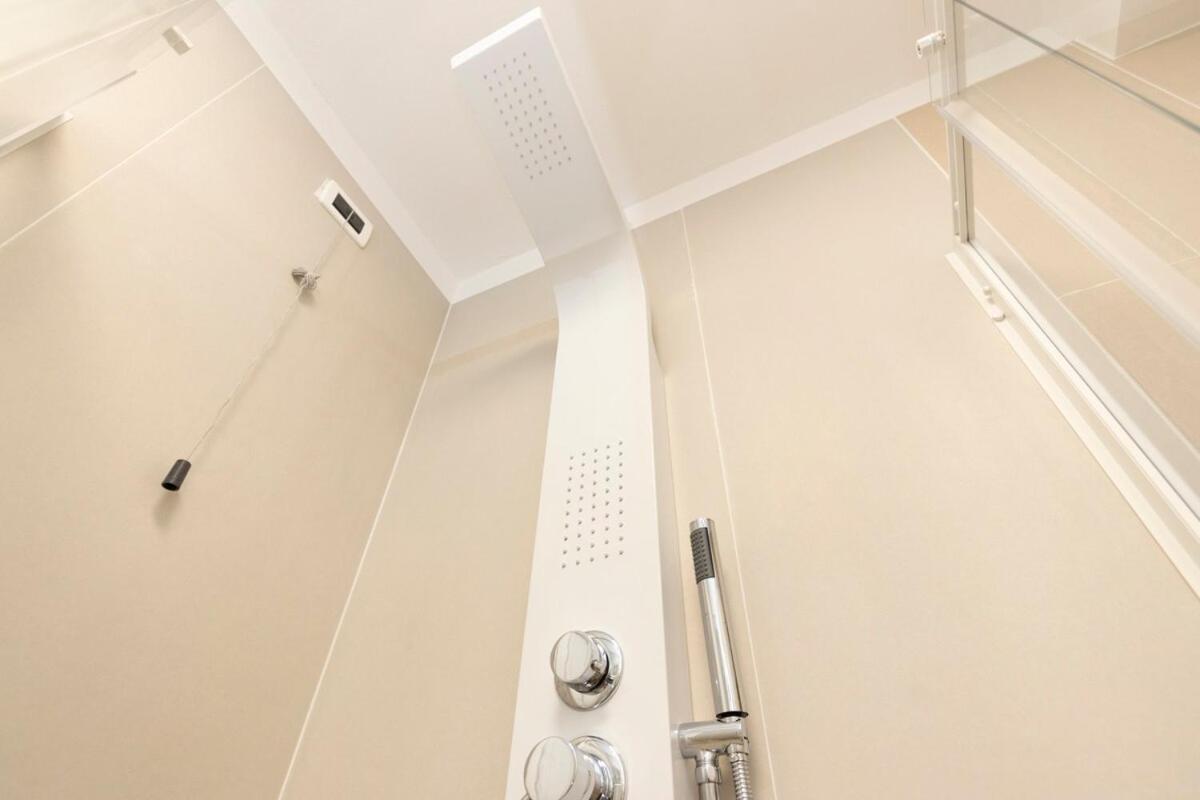 Apartment Sunny Retreat Near Metro, 12 Min To Duomo Milan