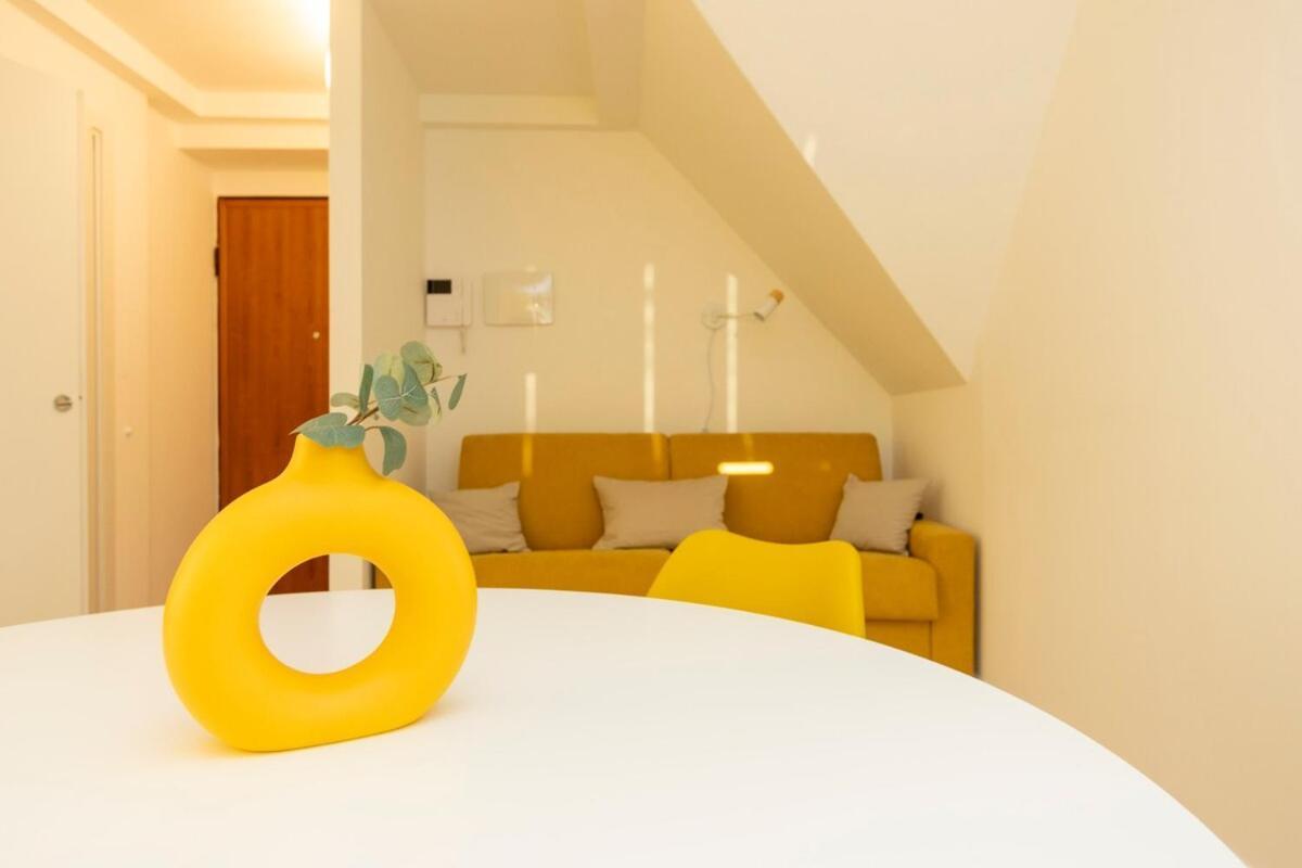 Sunny Retreat Near Metro, 12 Min To Duomo Milan