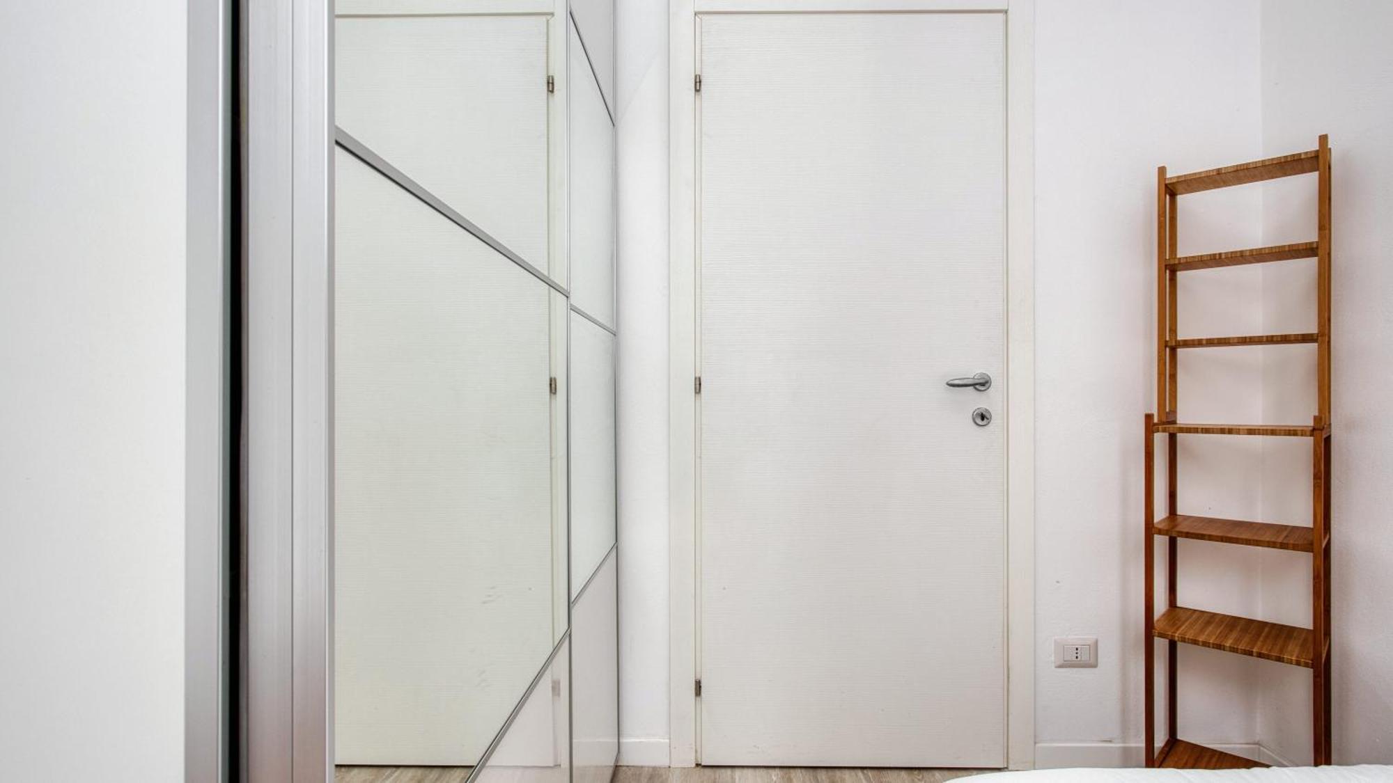 Ideal Rent - Dino Campana 8 *