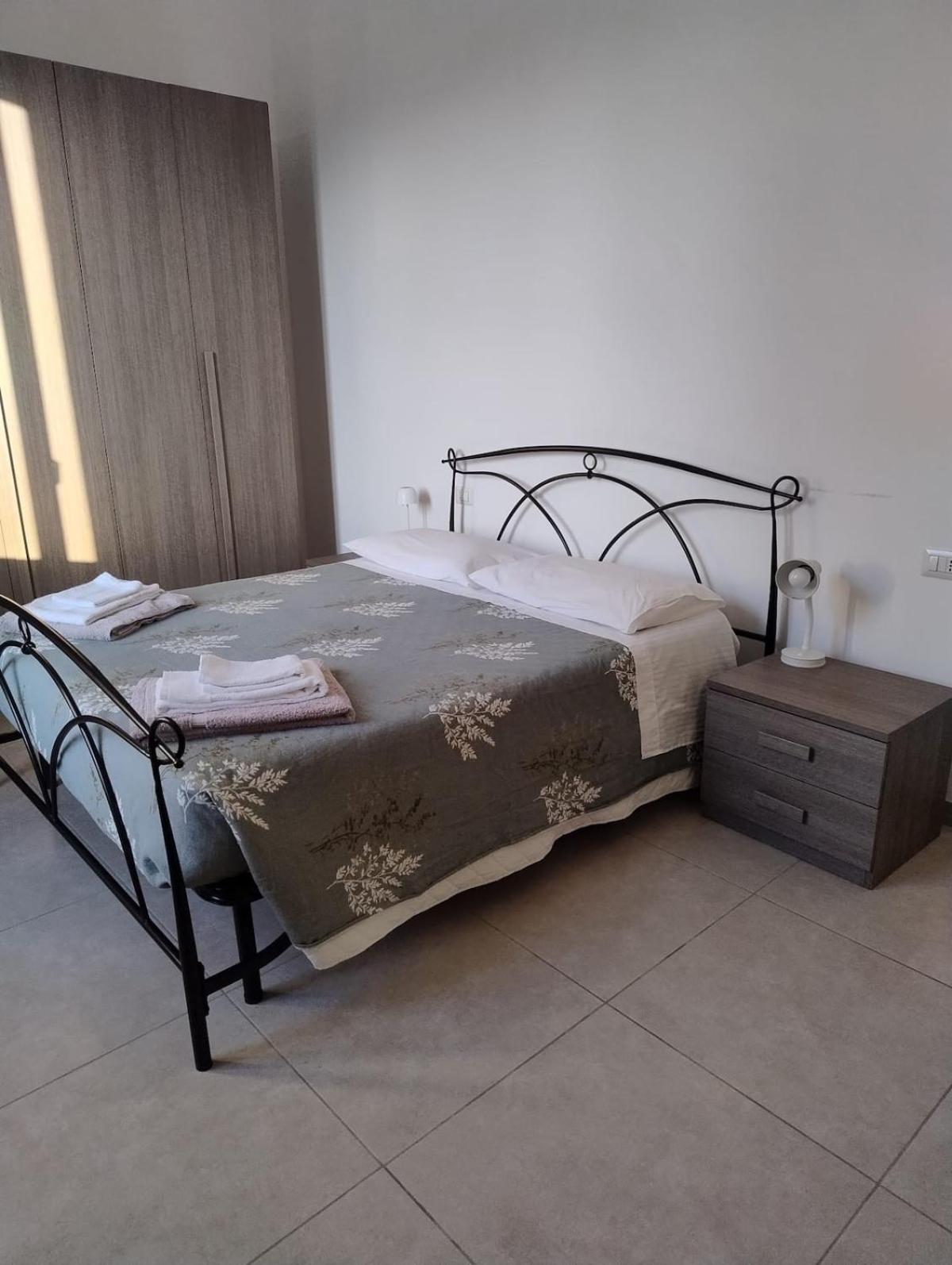 Renovated Near Metro And Station - Laurana Apartment