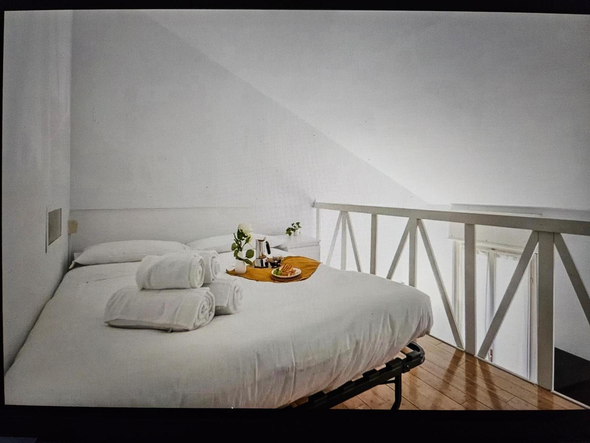 Two-room San Babila Apartment Milan