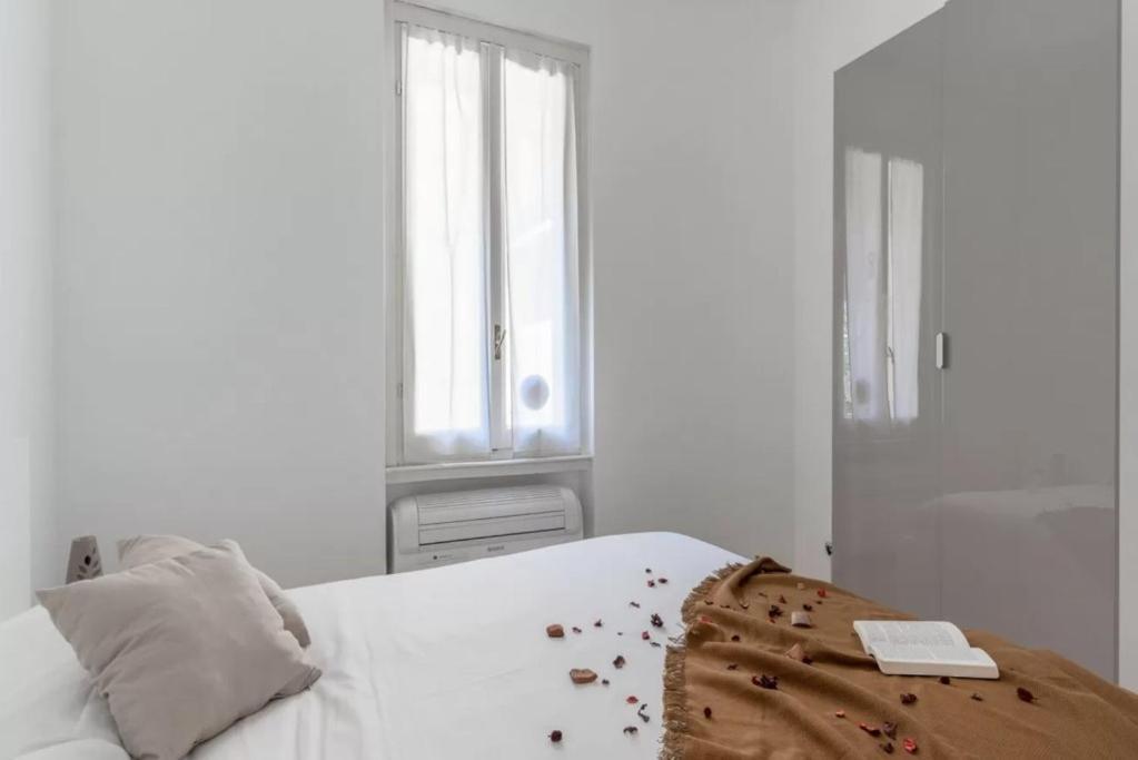 Apartment Two-room San Babila Milan