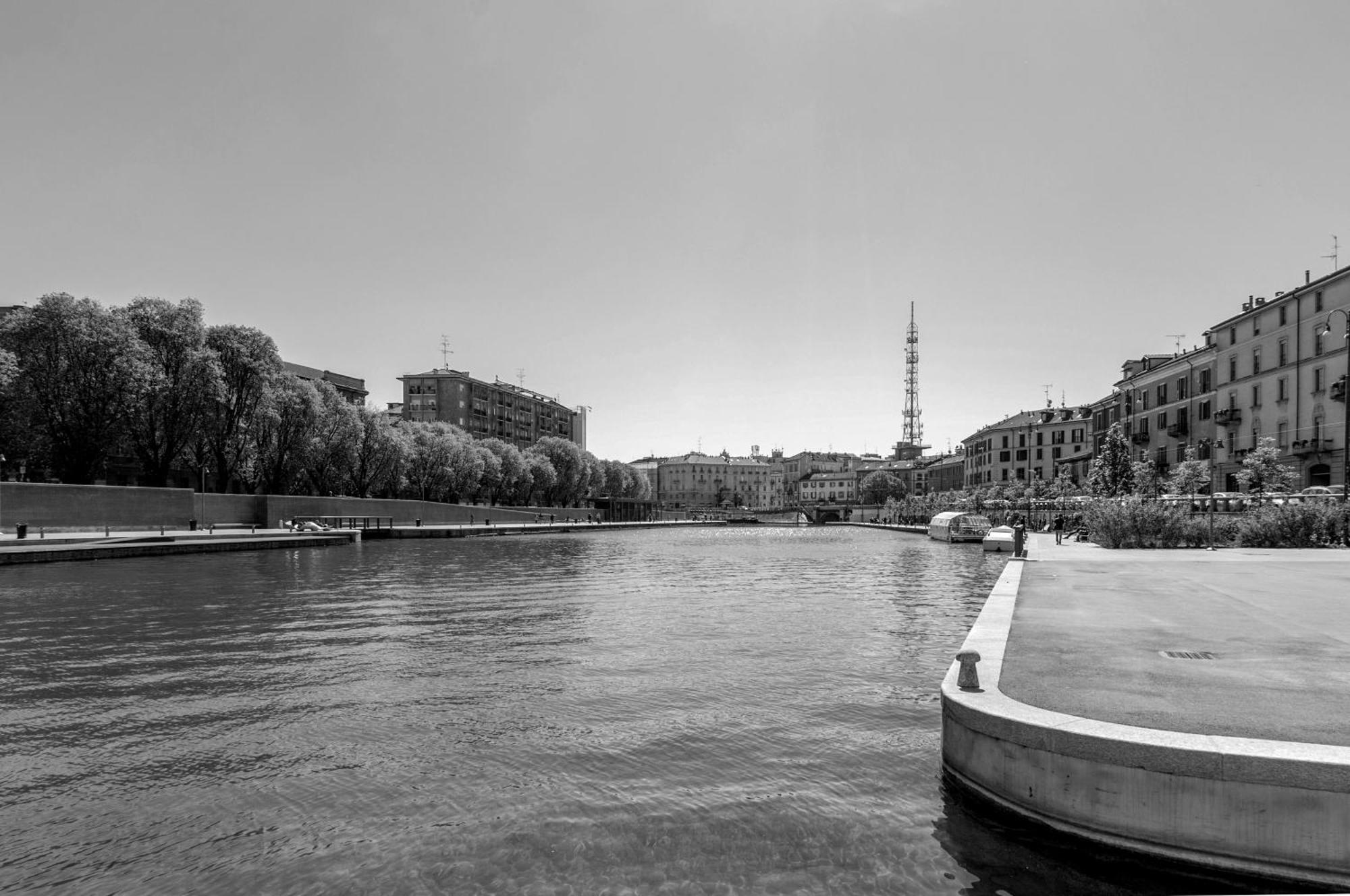 Navigli - Darsena La Perla In Citta Milan