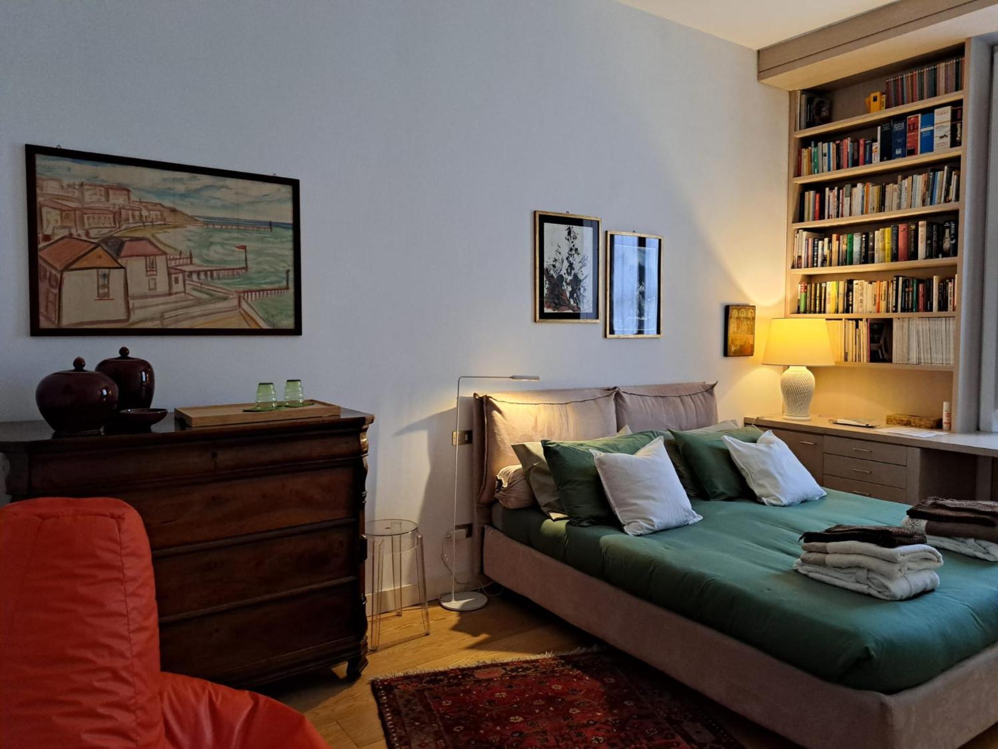 Casa Mari - Free Secure Parking, Breakfast, Private Bathroom, Wifi, Garden, Aircon, 3 Min Walk To Metro And Train Station * Milan