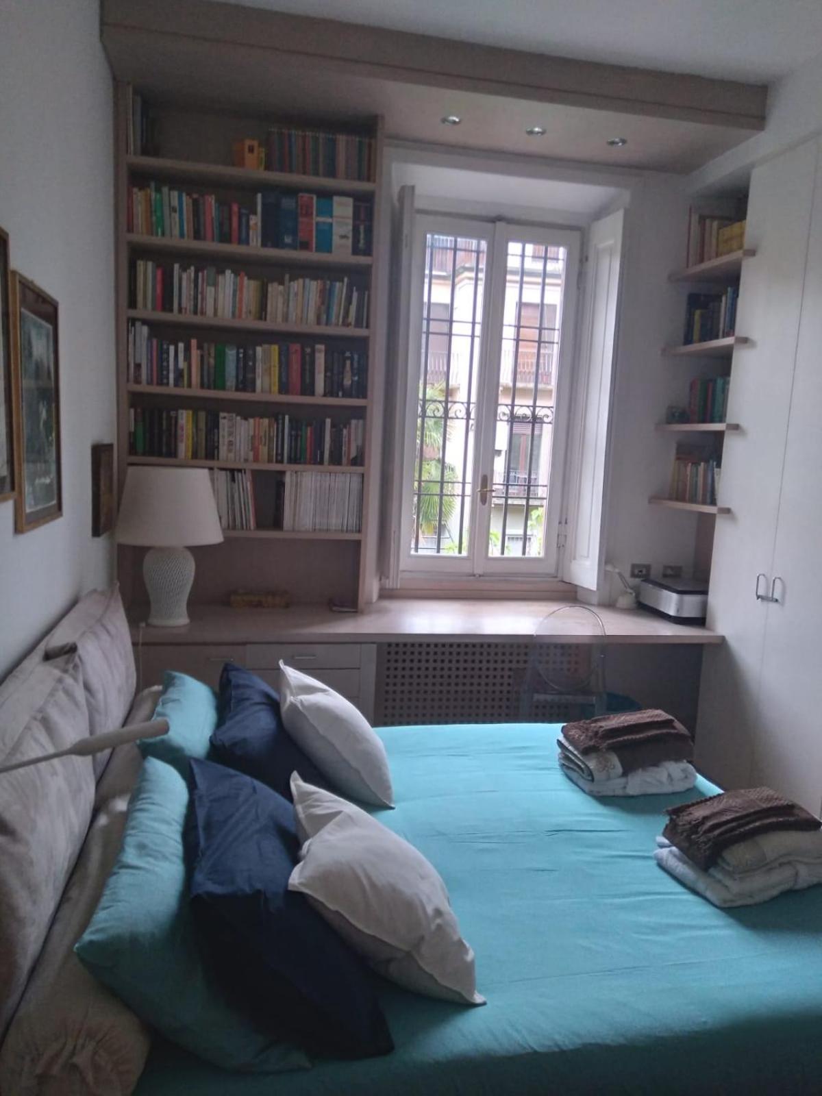 Casa Mari - Free Secure Parking, Breakfast, Private Bathroom, Wifi, Garden, Aircon, 3 Min Walk To Metro And Train Station Bed & Breakfast