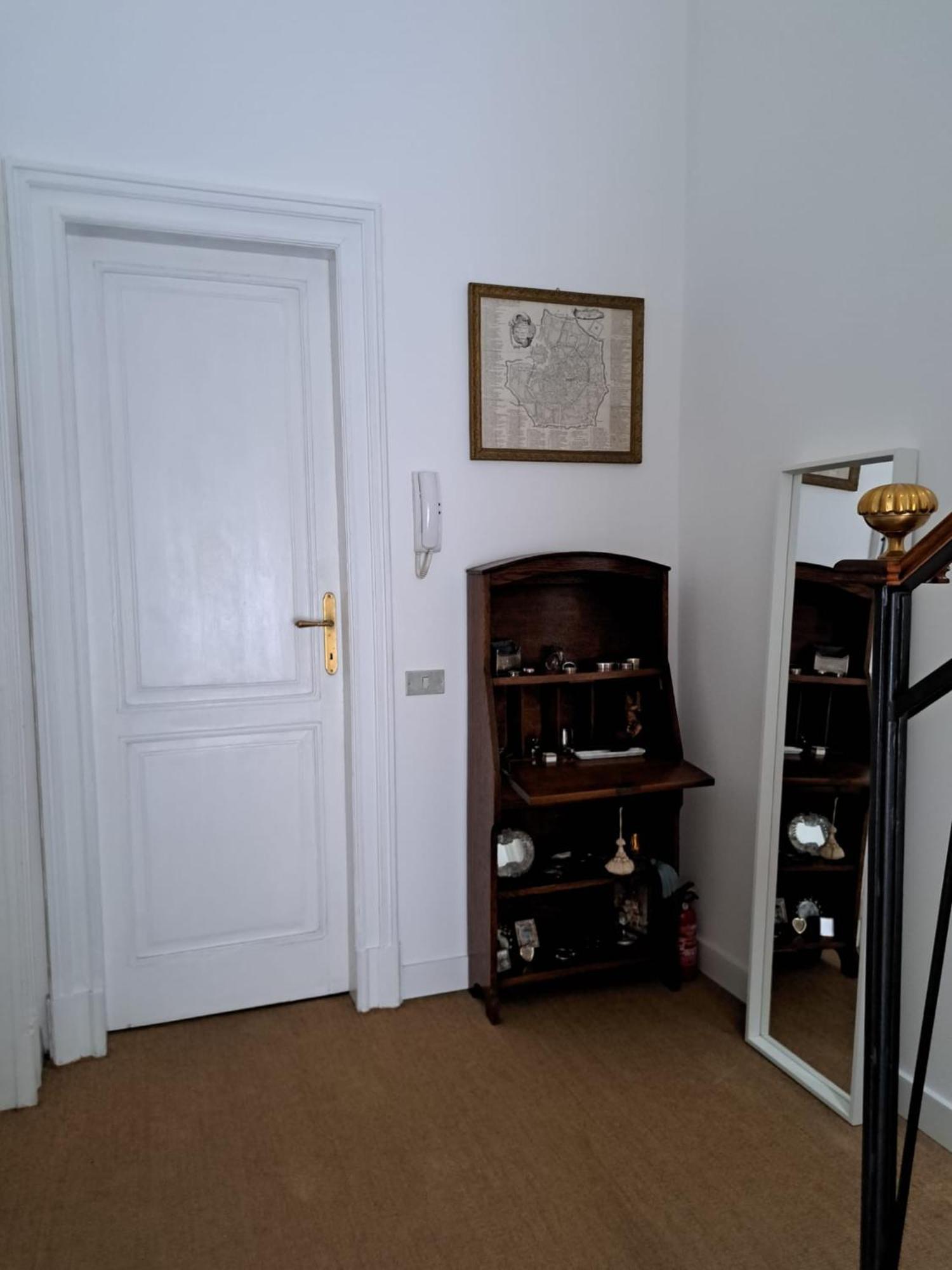 Casa Mari - Free Secure Parking, Breakfast, Private Bathroom, Wifi, Garden, Aircon, 3 Min Walk To Metro And Train Station Bed & Breakfast Milan