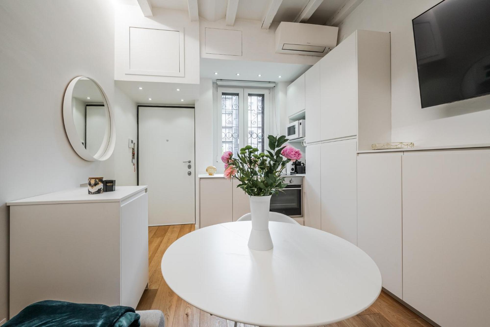 Vivimihome - Navigli With Garage Apartment