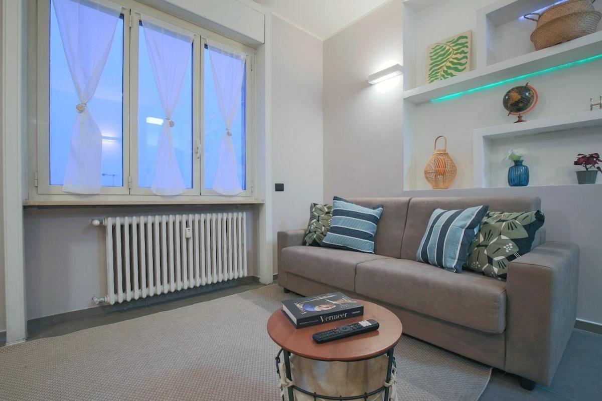 Wide & Bright 2 Bedroom Flat 50m From M4 Station Apartment Milan