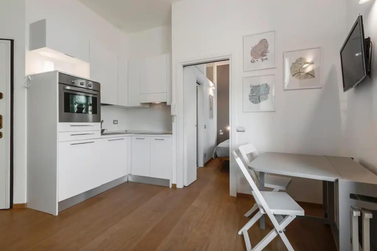 Luminoso Bilocale Porta Genova Navigli Apartment Milan