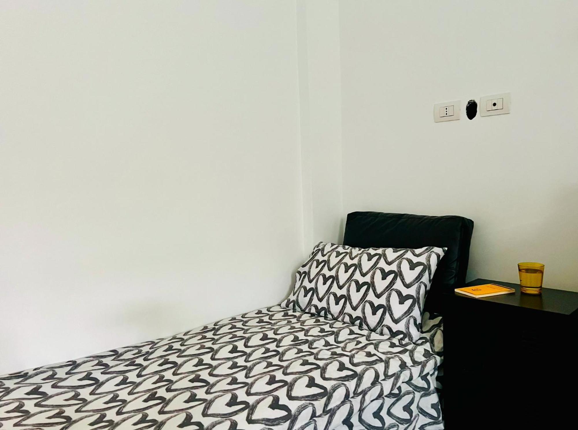 3 In Navigli Center Close To The Metro With Parking Apartment *