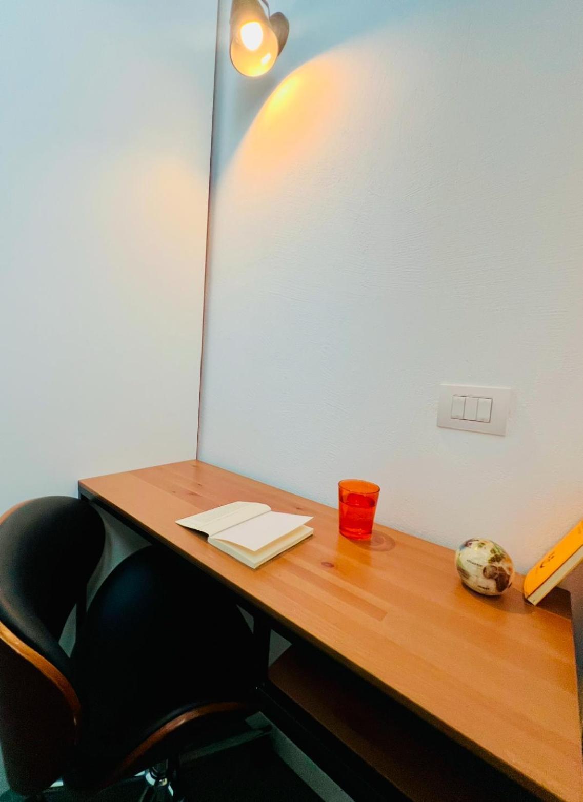 3 In Navigli Center Close To The Metro With Parking Apartment