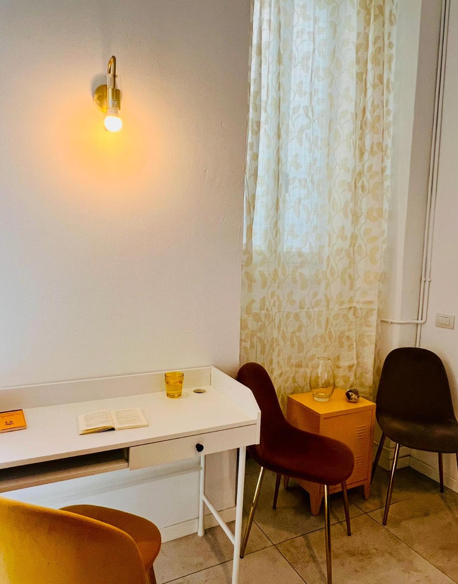 3 In Navigli Center Close To The Metro With Parking Apartment *