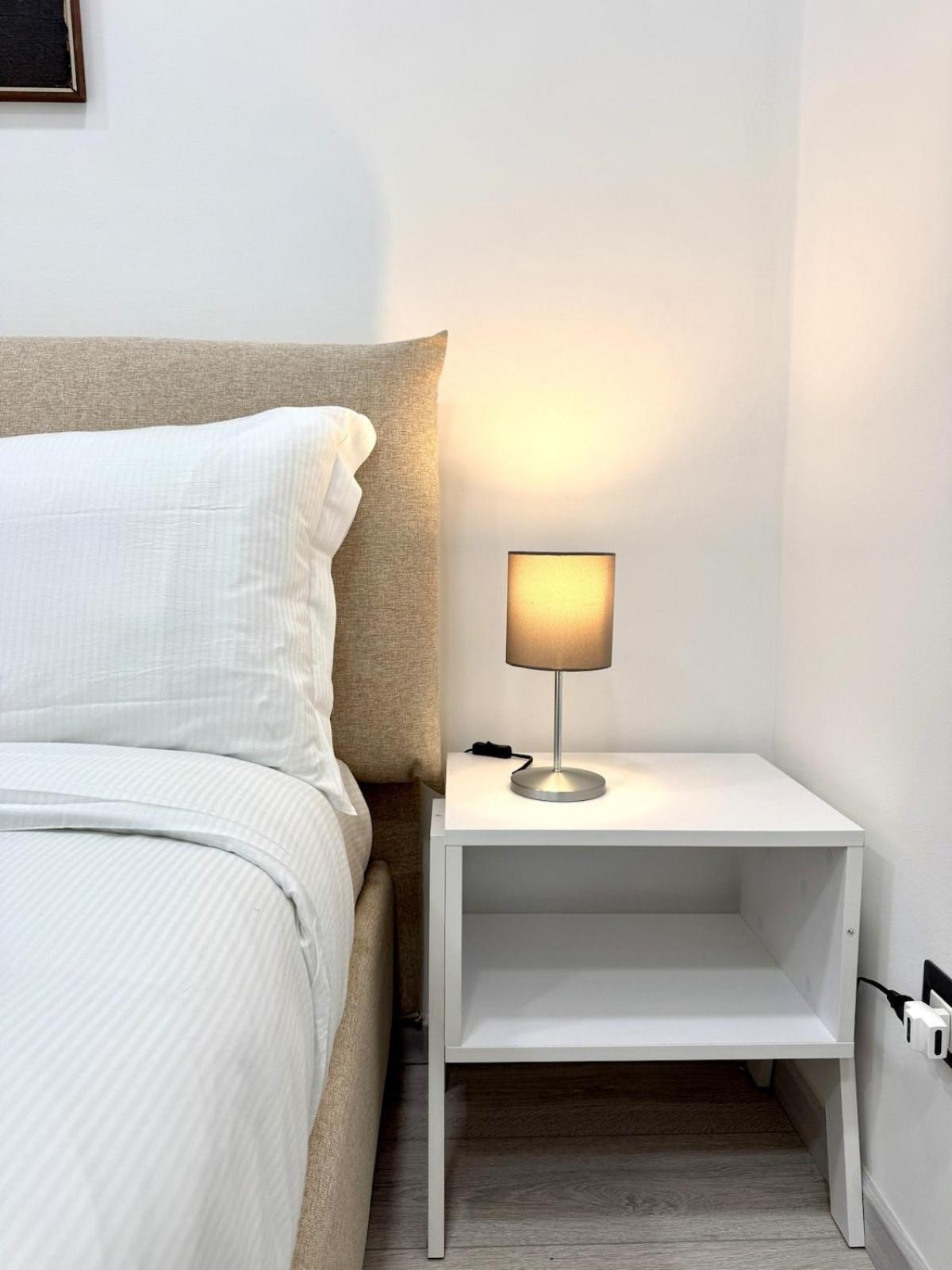 Apartment 5 Minuti Duomo - Metro M4 Argonne - Linate Airport Milan