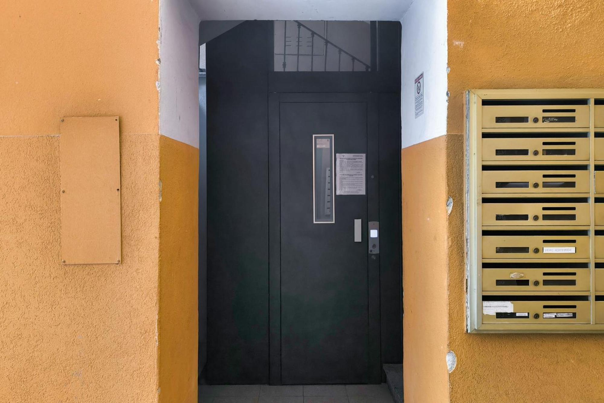 Apartment Just Urban - - Corso Genova Milan