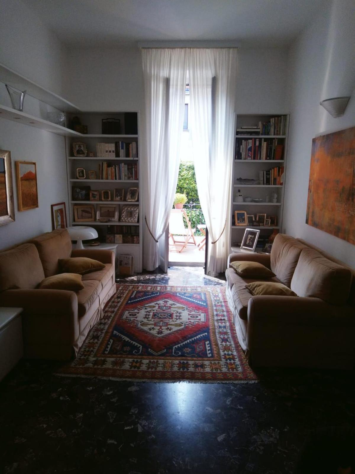 Bed & Breakfast Casa Mari - Free Secure Parking, Breakfast, Private Bathroom, Wifi, Garden, Aircon, 3 Min Walk To Metro And Train Station