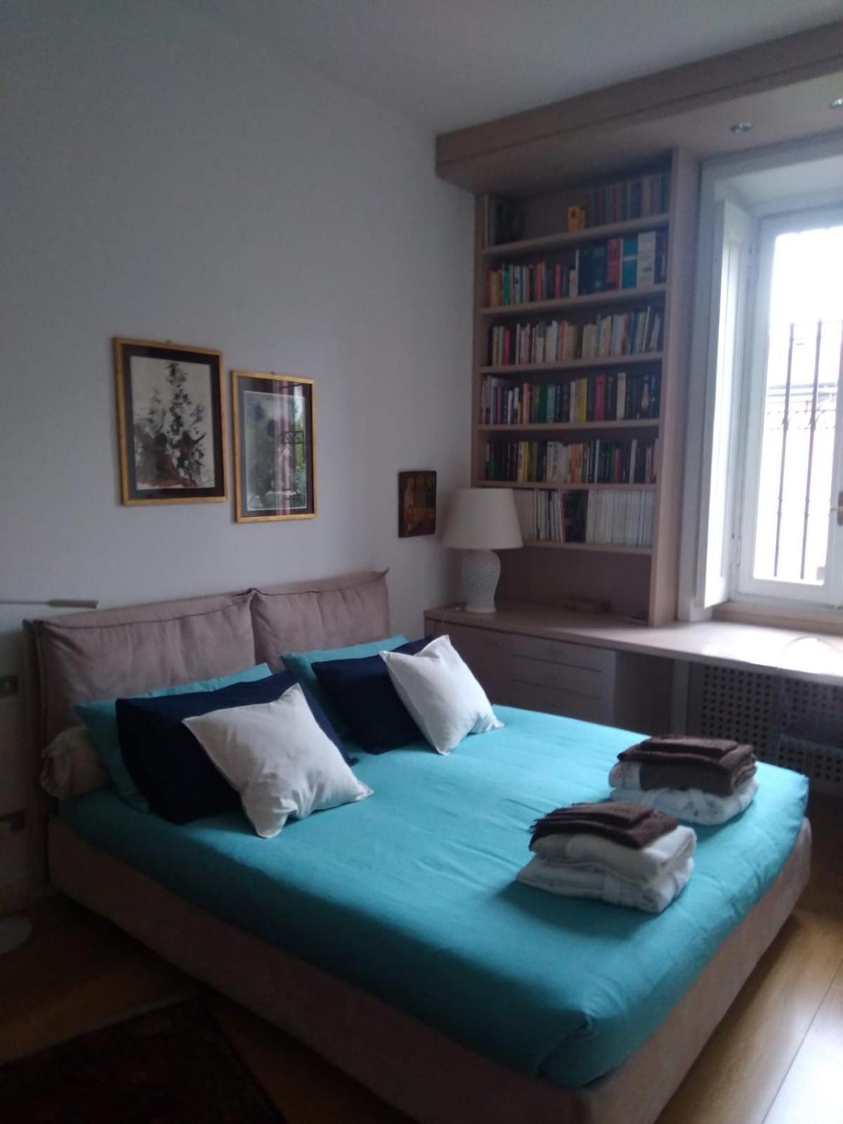 Casa Mari - Free Secure Parking, Breakfast, Private Bathroom, Wifi, Garden, Aircon, 3 Min Walk To Metro And Train Station Milan