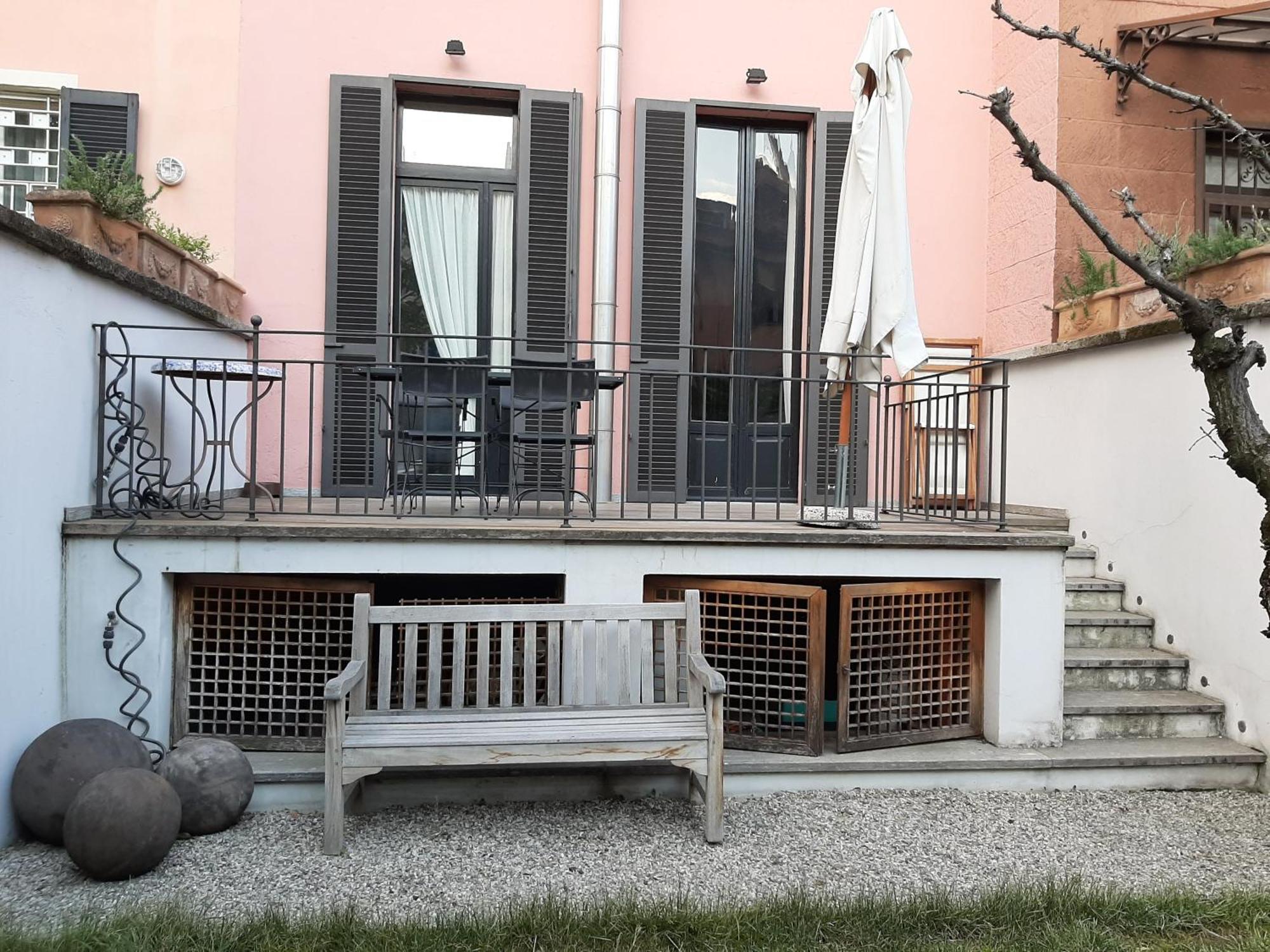 Bed & Breakfast Casa Mari - Free Secure Parking, Breakfast, Private Bathroom, Wifi, Garden, Aircon, 3 Min Walk To Metro And Train Station