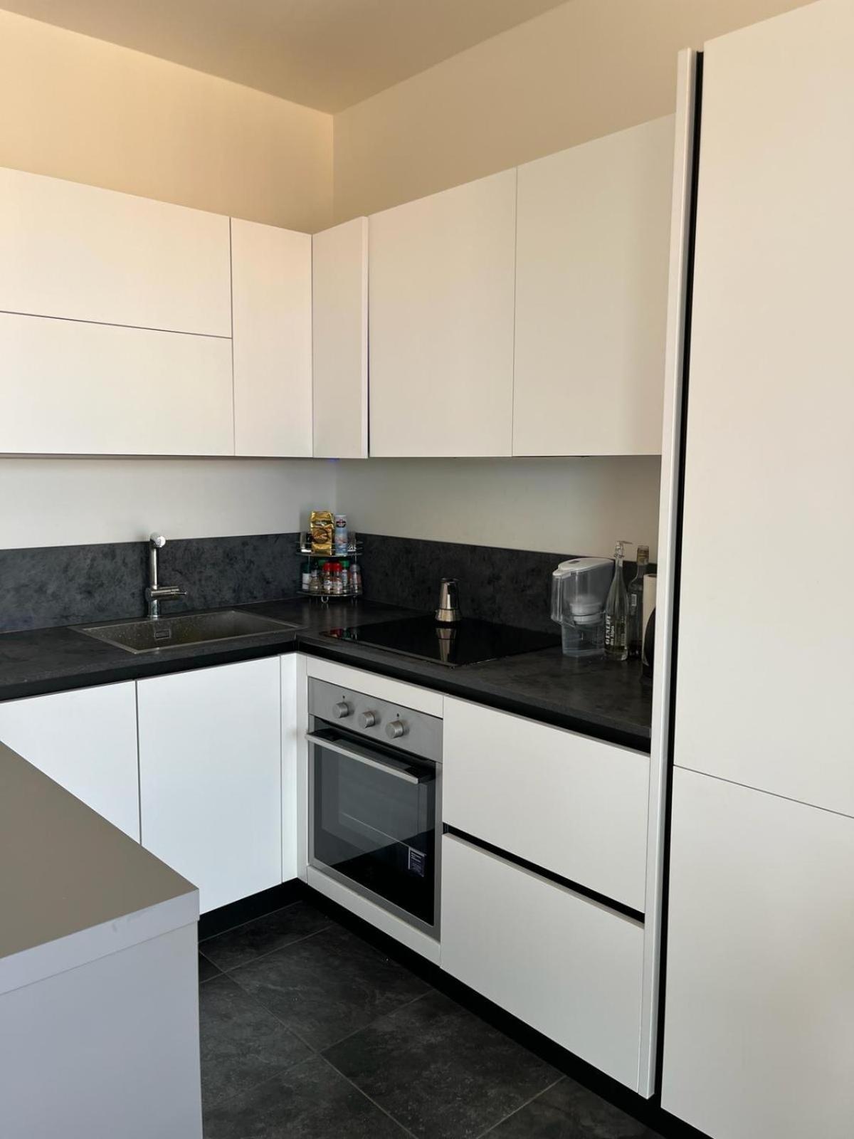 Your Private Skyview Apartment *