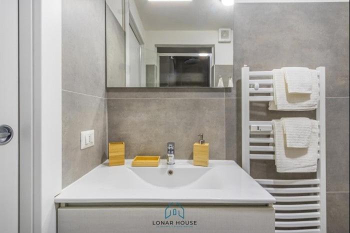 Center Jacuzzi Deluxe Loft Apartment Milan