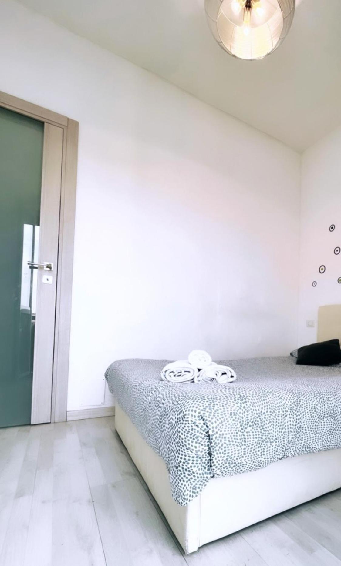 Beautiful Close To The Metro With Big Balcony Apartment