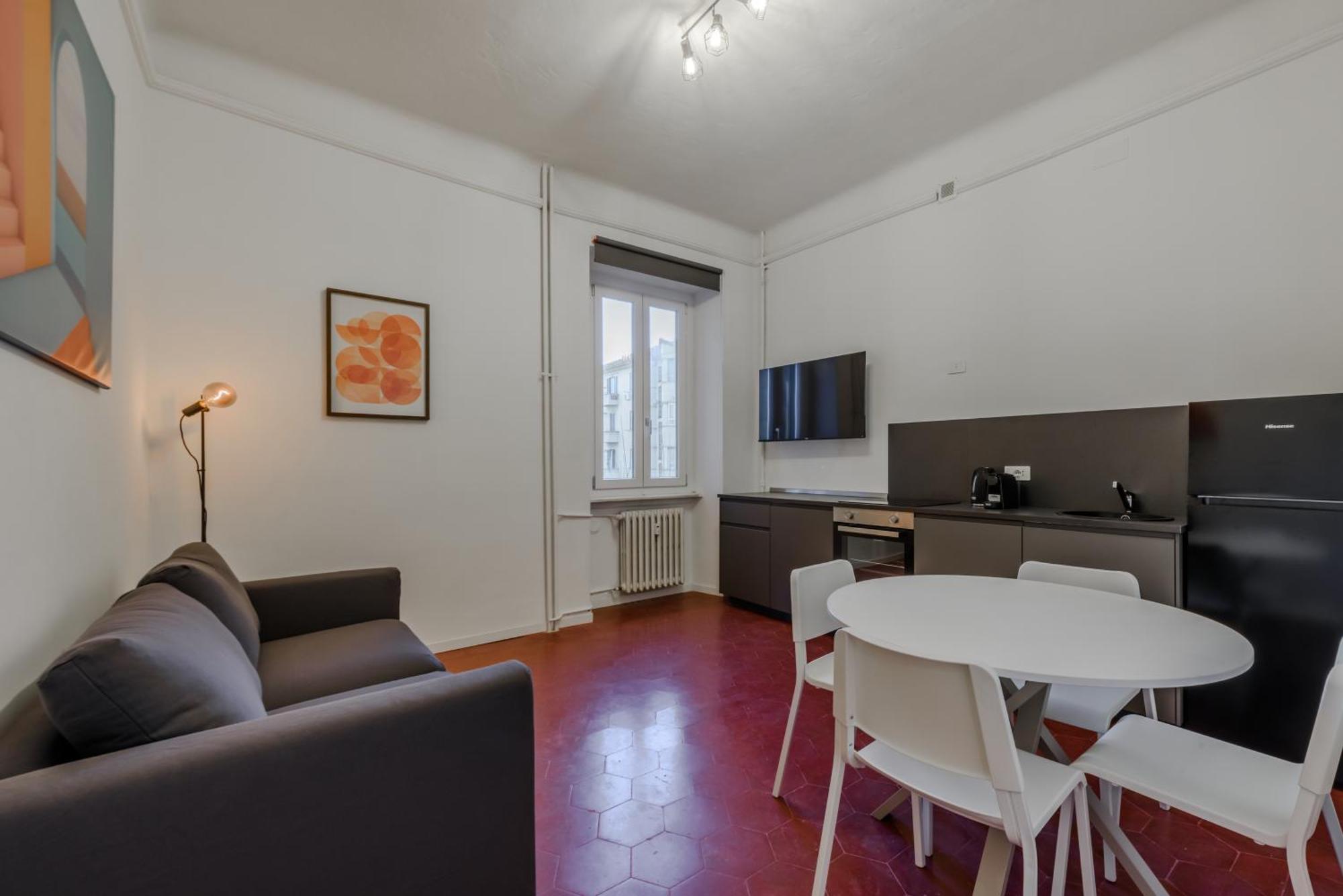 New And Functional Near The Metro Apartment *