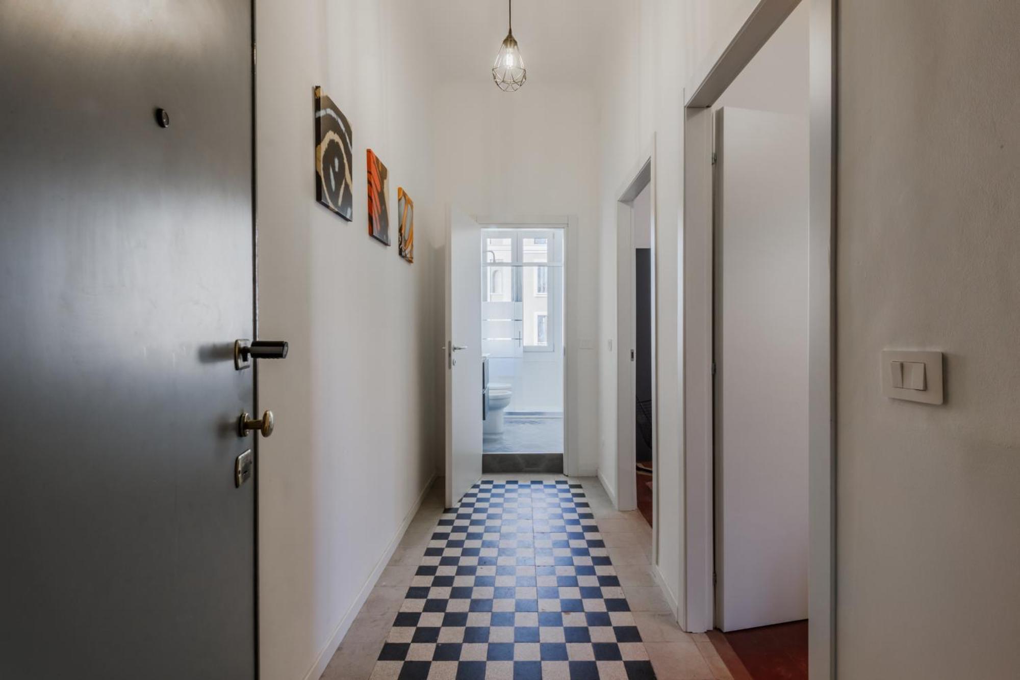 New And Functional Near The Metro * Milan