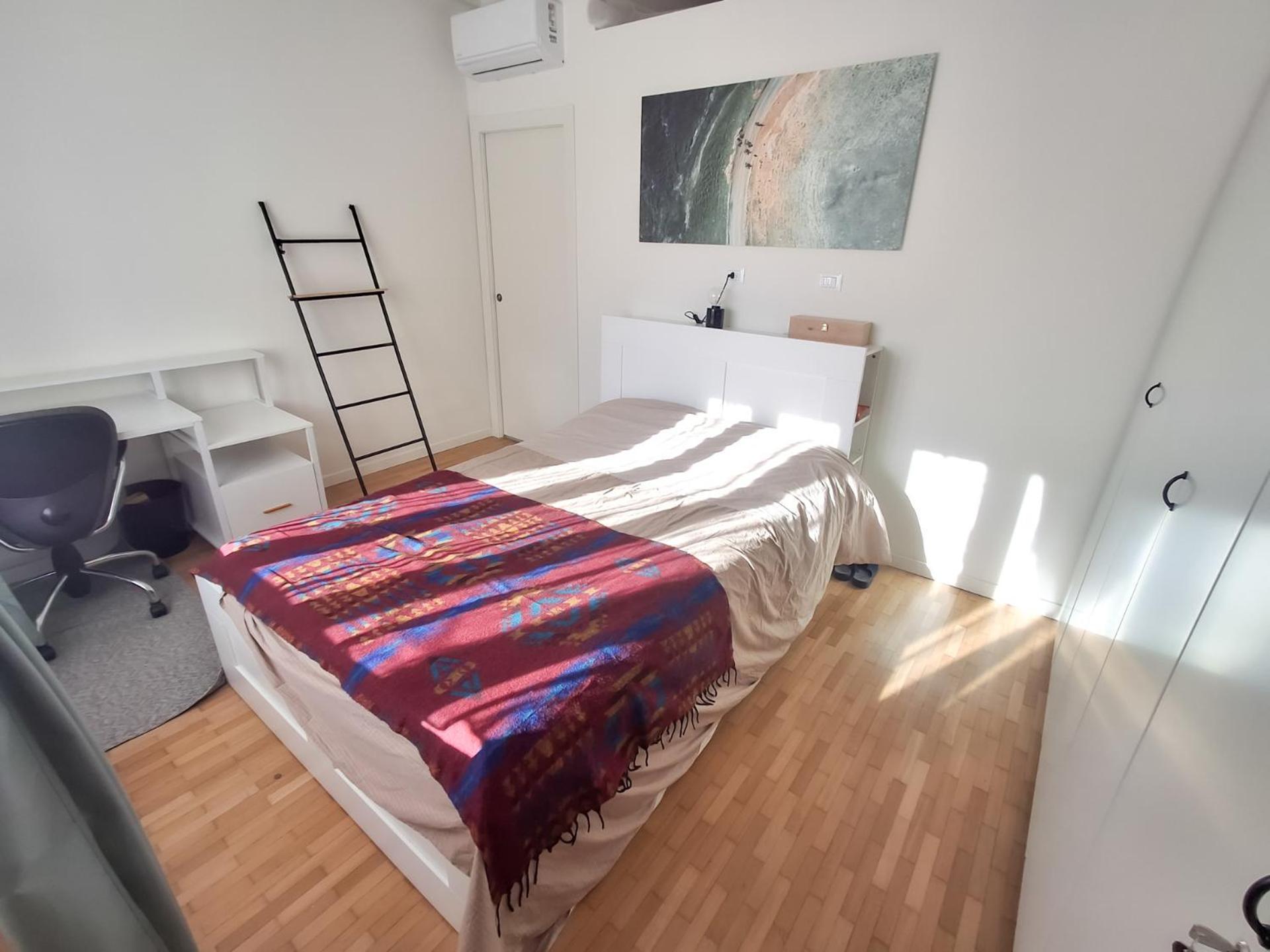 Bright Two-bedroom Near Isola * Milan