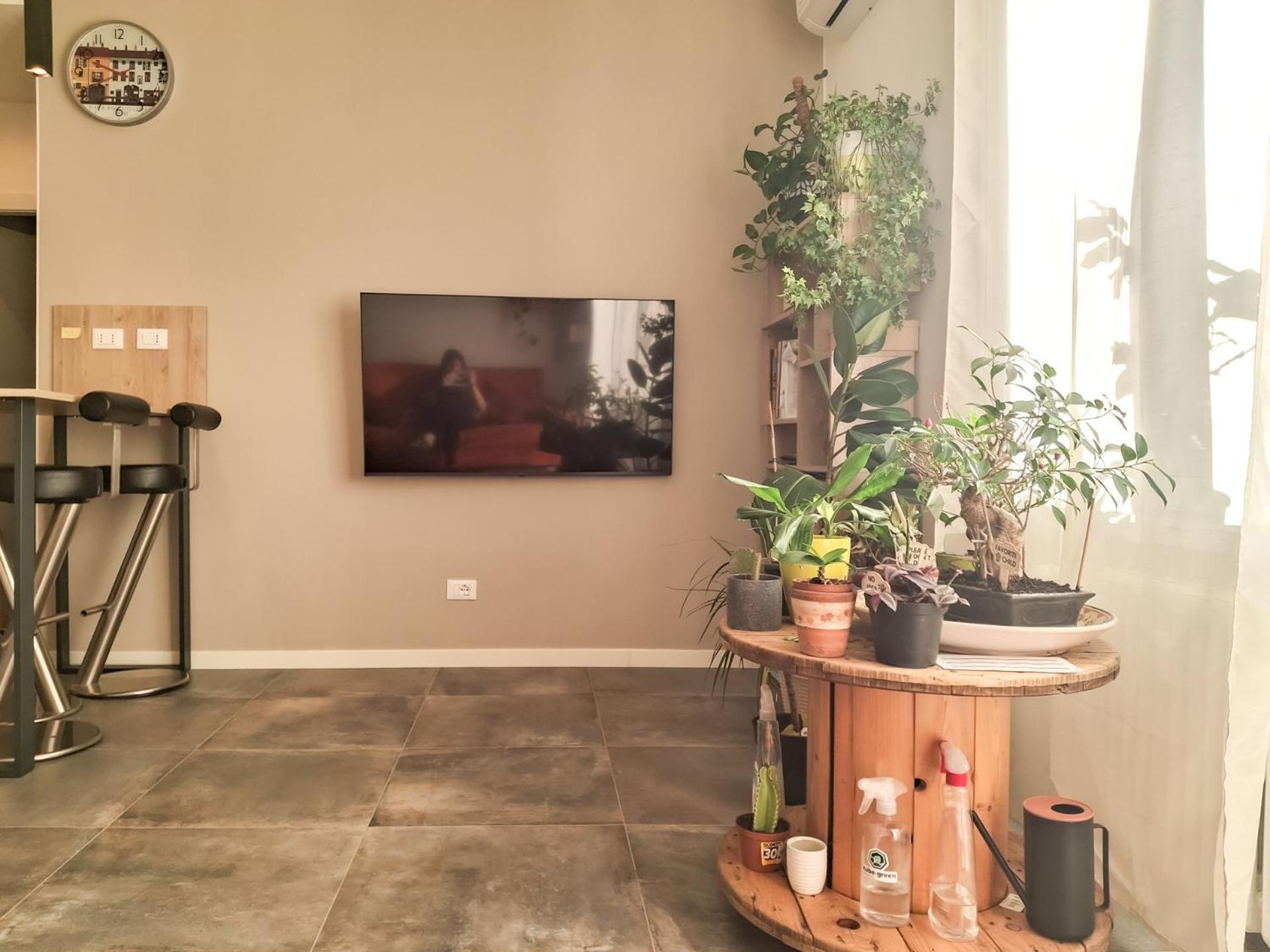 Bright Two-bedroom Near Isola *