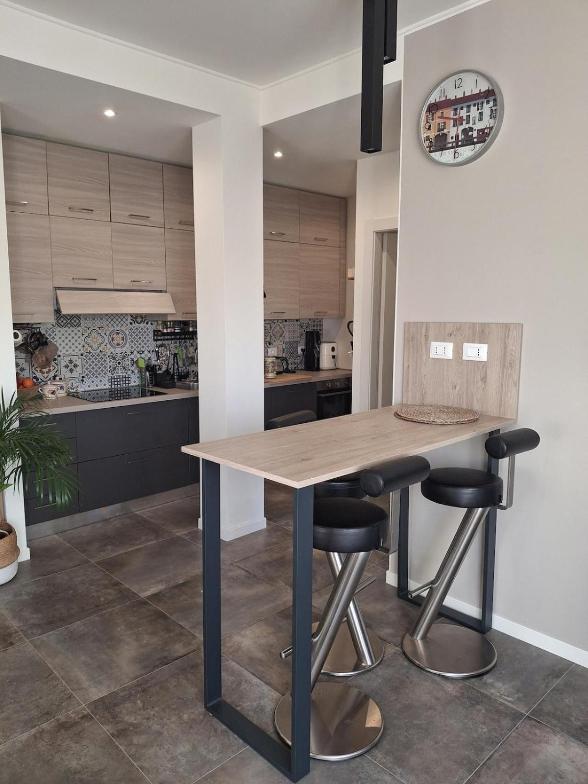 Bright Two-bedroom Near Isola * Milan