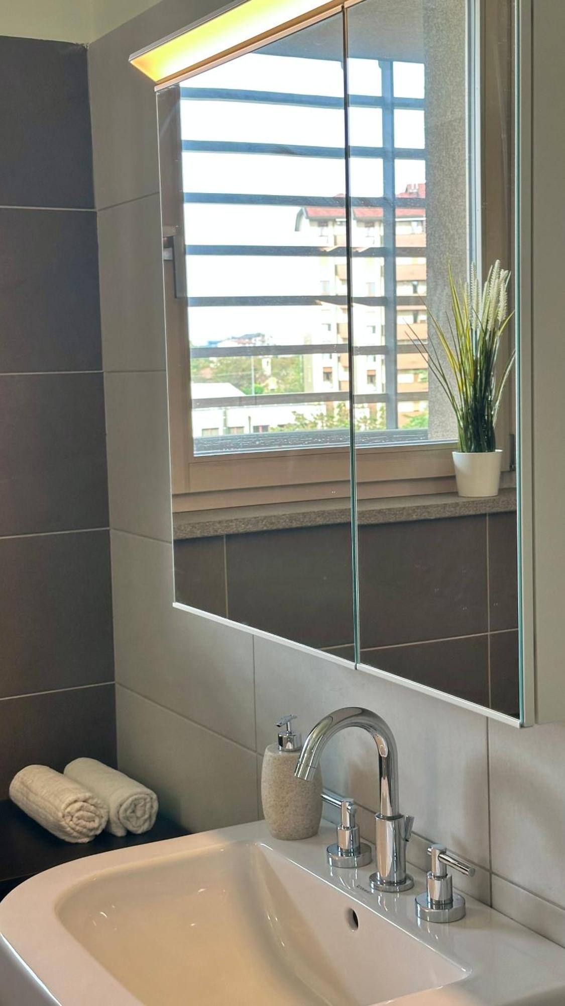 Giax Tower Premium Modern Milanese Flat With Gym Pool View & Box Apartamento