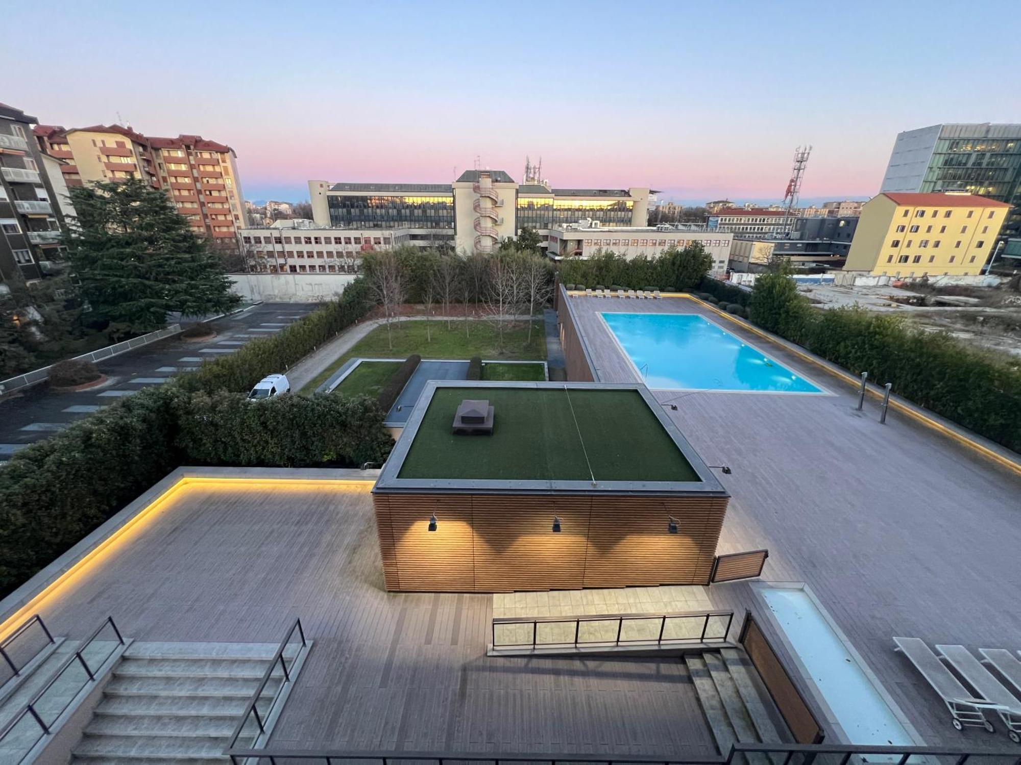 Giax Tower Premium Modern Milanese Flat With Gym Pool View & Box Milão