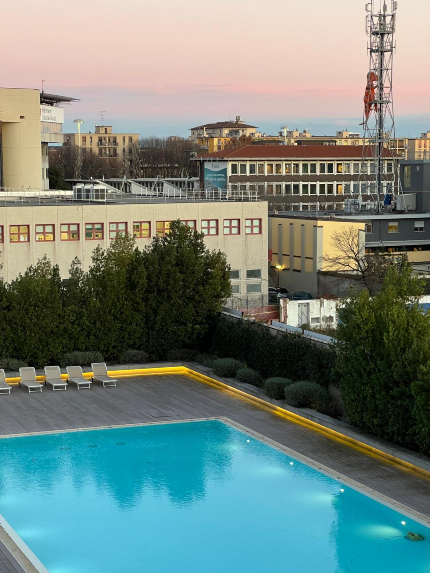 Giax Tower Premium Modern Milanese Flat With Gym Pool View & Box Apartamento Milão